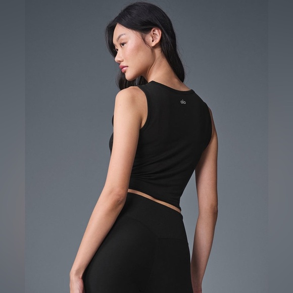 NWT ALO Yoga Cover Tank Black Size S - Picture 4 of 9
